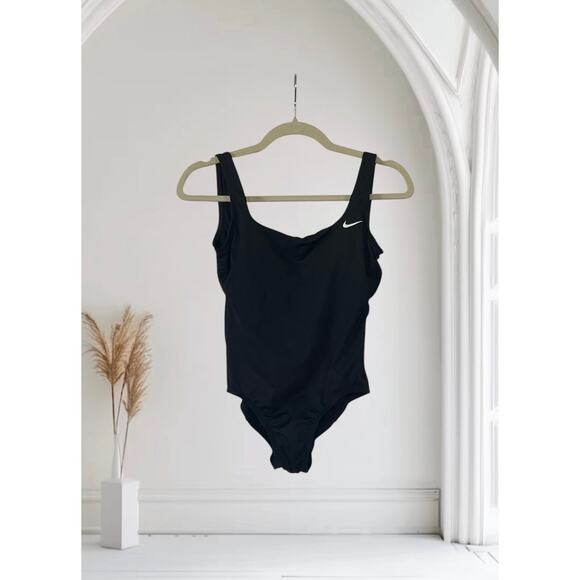 NWT Nike Women's Essential U-Back One Piece Swimsuit Size XS - Picture 3 of 8
